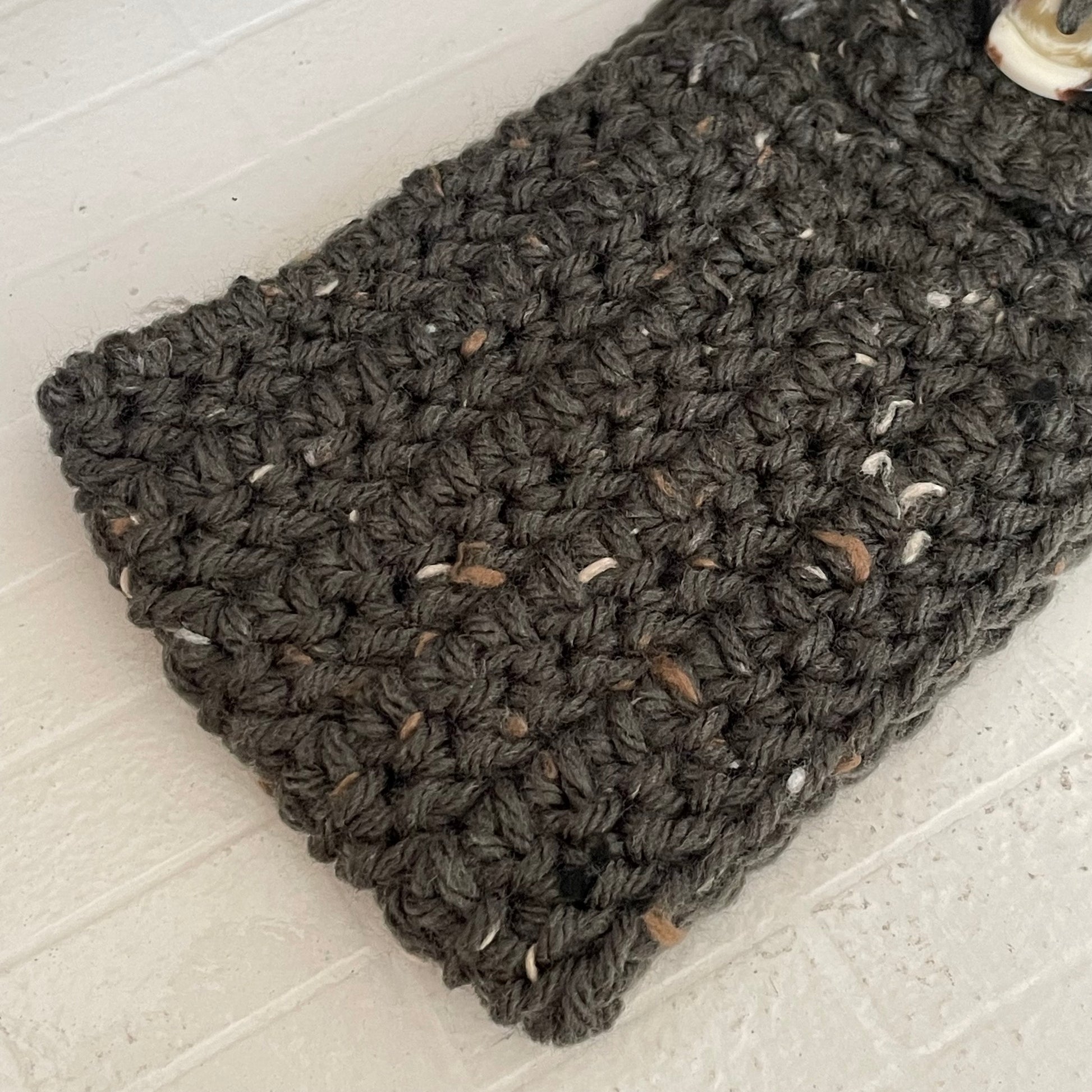 close-up of speckled tweed pattern in yarn