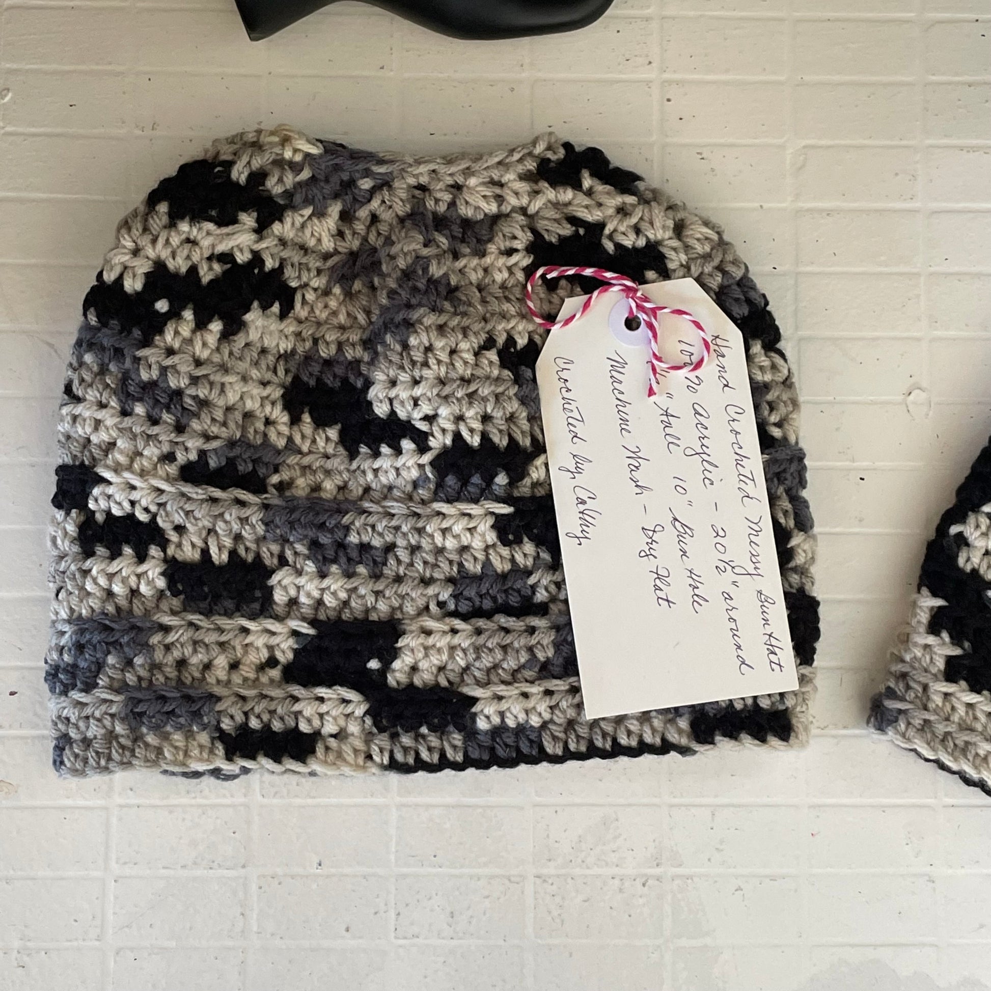 Marbled Grey Cream & Black Messy Bun Ponytail Hat 20.5" Single Stitch Crochet Knit Outdoor Walking Hiking Winter Long Hair Unisex