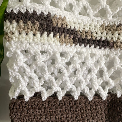 close up of middle stitch