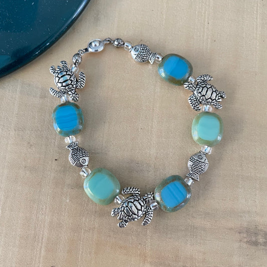 Turtle & Fish Chunky Bracelet 7.5" Geometric Blue Green Glass Beads Mixed Metal Coastal Resort Ocean Sea