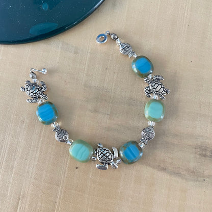 Turtle & Fish Chunky Bracelet 7.5" Geometric Blue Green Glass Beads Mixed Metal Coastal Resort Ocean Sea